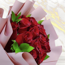 Load image into Gallery viewer, Flowers Bouquet of Pretty Red Roses - mabrook.me
