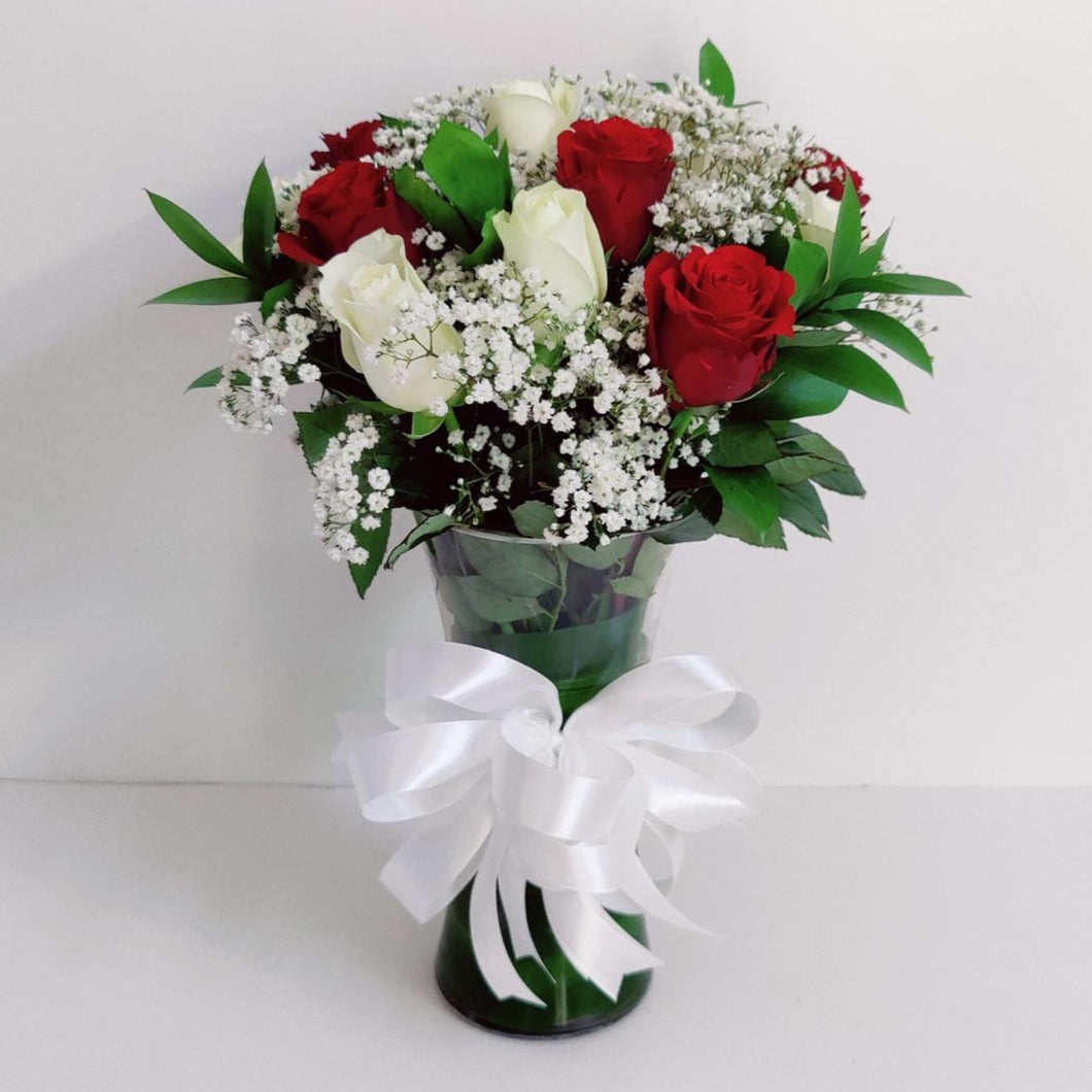 Flowers Red and White Roses in Glass Vase - mabrook.me