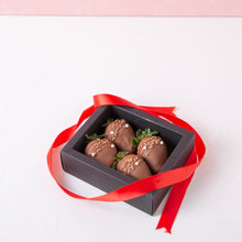 Load image into Gallery viewer, Chocolates Strawberry Glitter - 4 Pcs - mabrook.me
