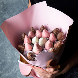 Chocolates Pink Bouquet of Chocolate Strawberries - mabrook.me
